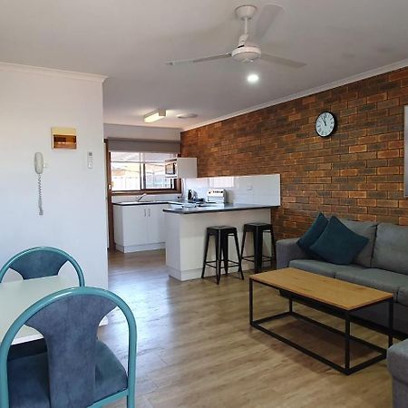 Centrepoint Motel Deniliquin Exterior photo