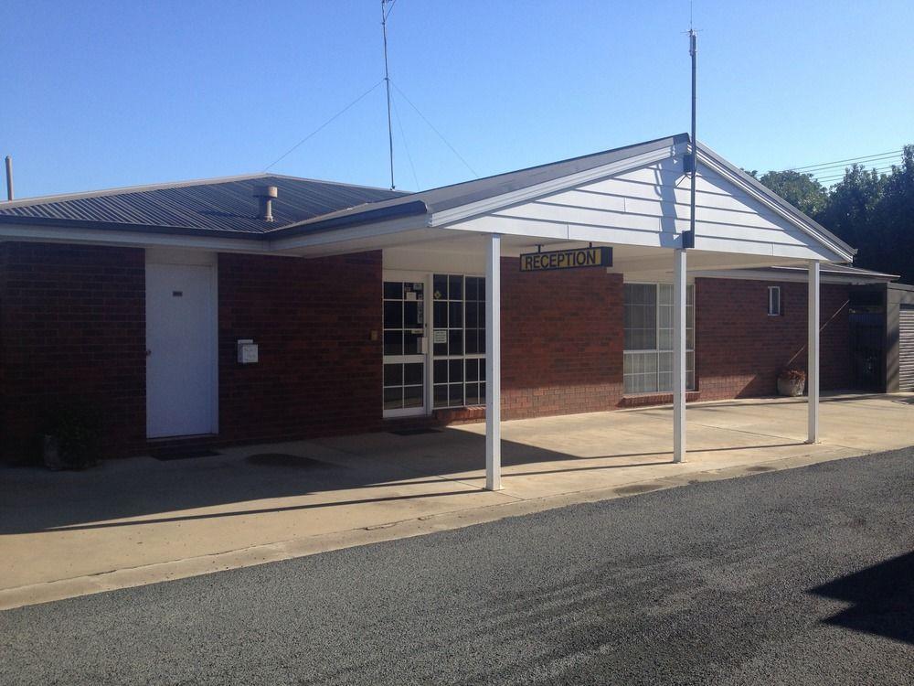 Centrepoint Motel Deniliquin Exterior photo