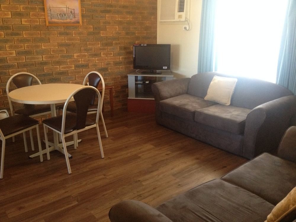 Centrepoint Motel Deniliquin Exterior photo
